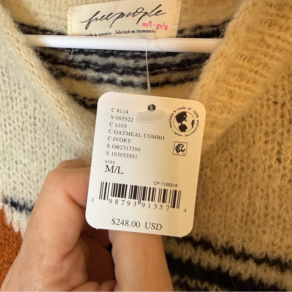 NWT Free People Cream and Orange Patterned Oversized Wool Sweater - Picture 3 of 3